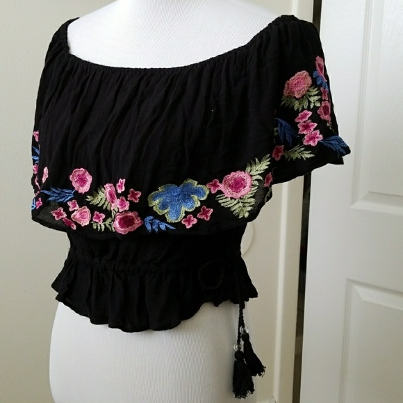 Off shoulder embroidery top - Picture 2 of 6